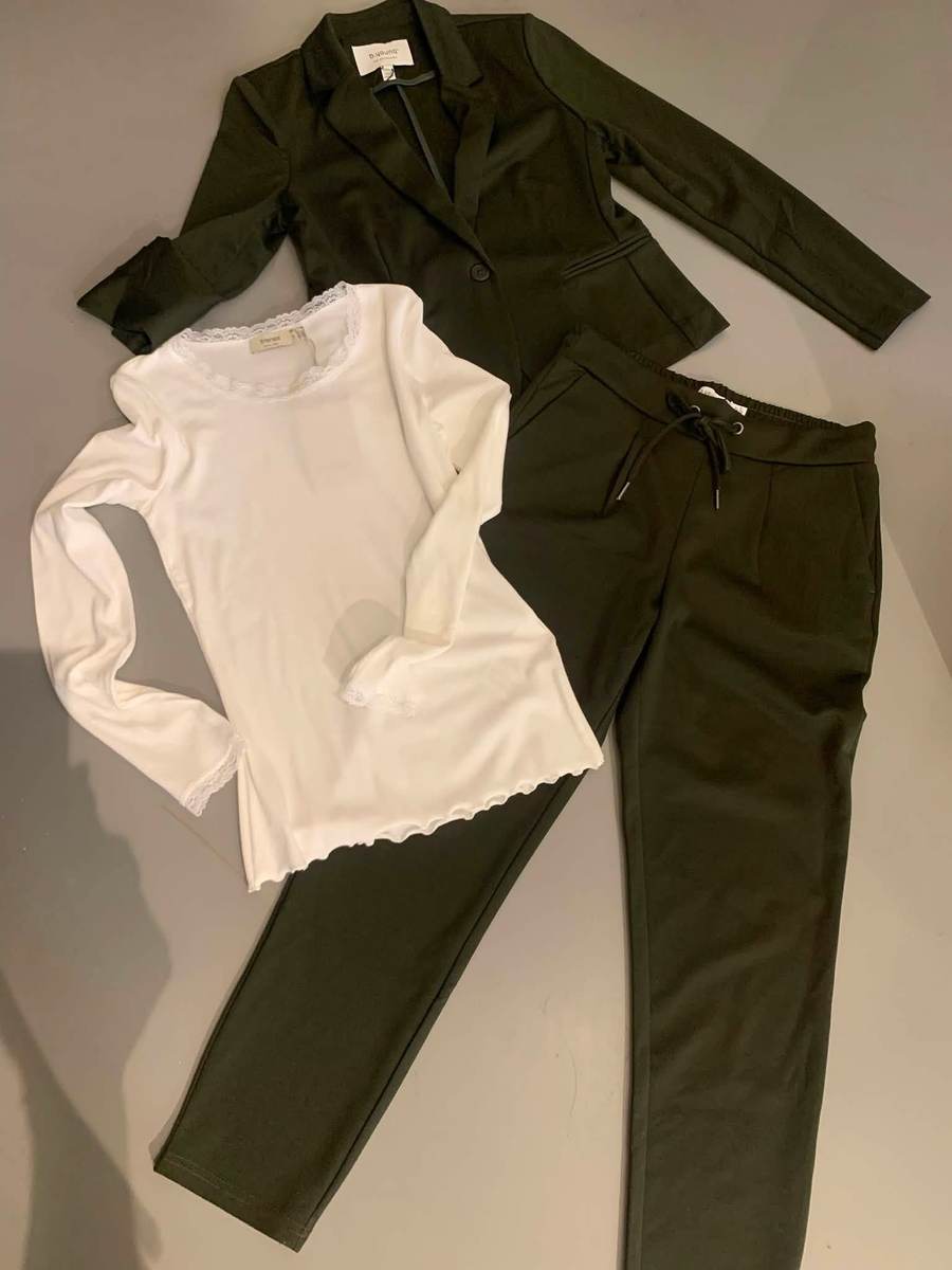 Blazer-Set in Tannengrün – CORNER Scheibbs