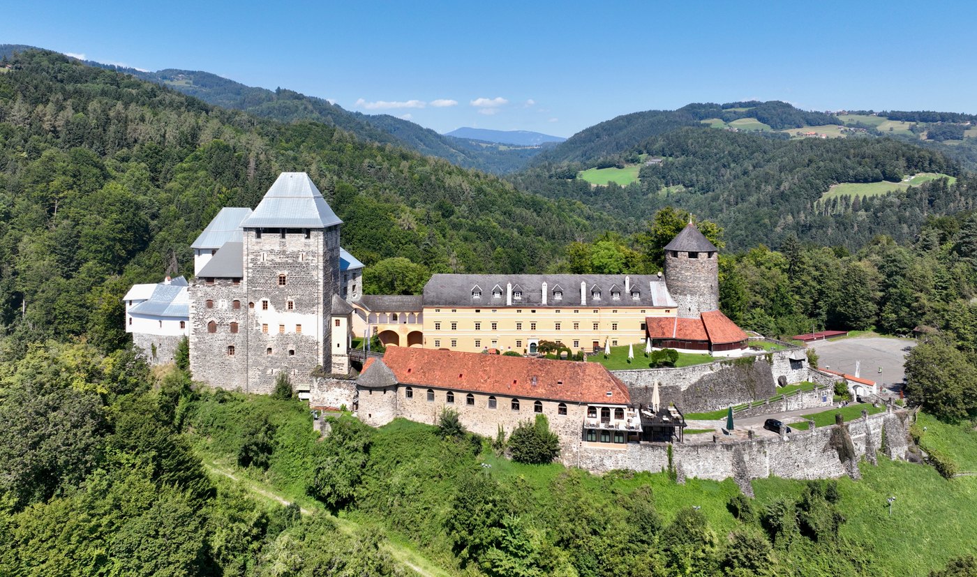 Burg Deutschlandsberg über der Stadt