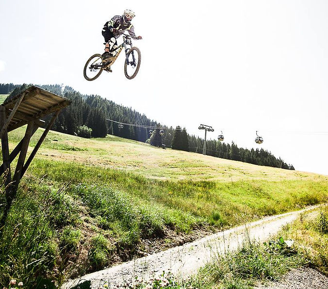Mountainbike-Sprung im Bikepark