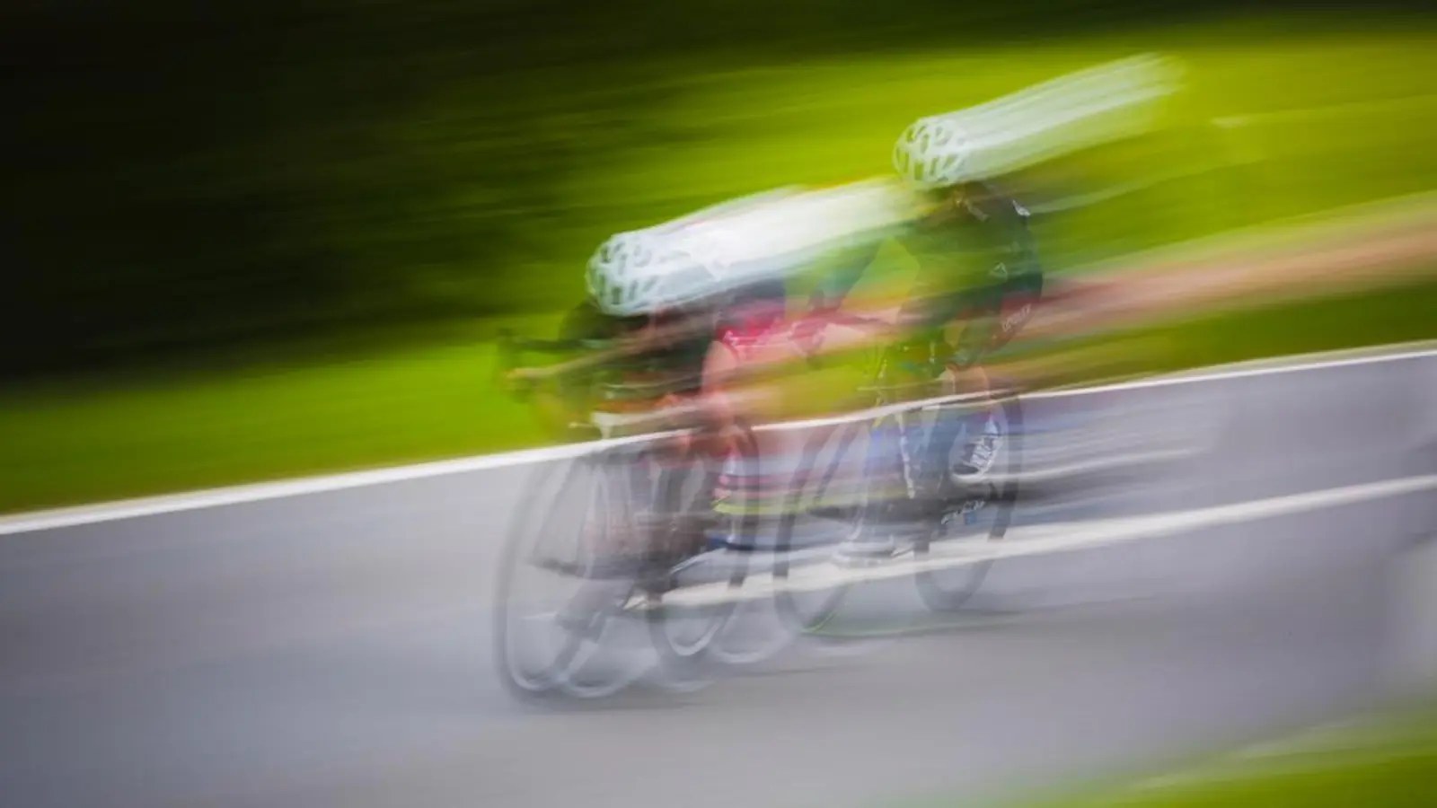 Radfahrer in voller Fahrt