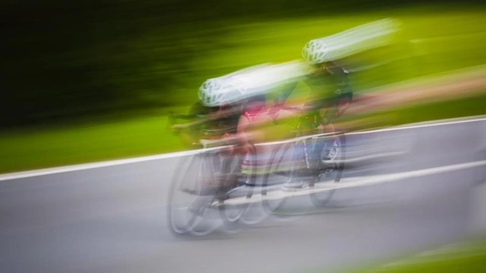 Radfahrer in voller Fahrt